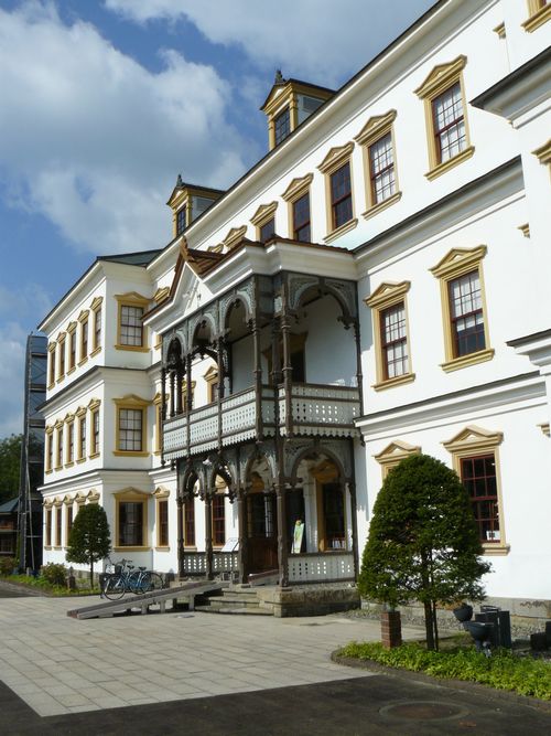 ������z�R������